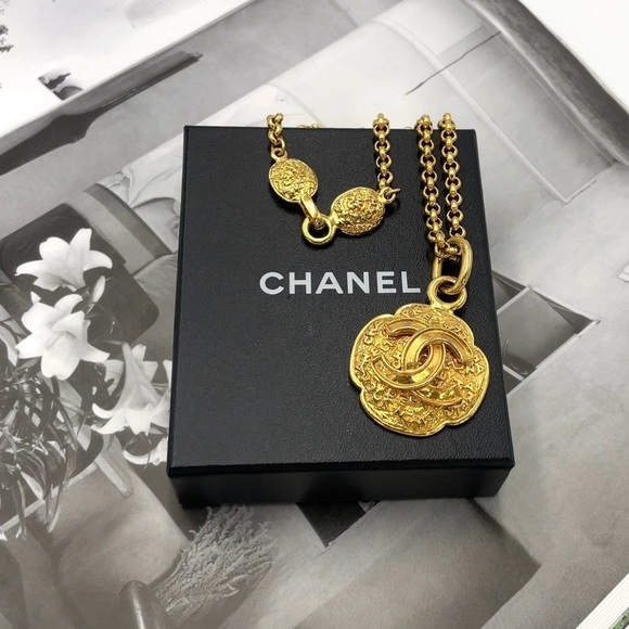 Authentic Chanel Coco Mark Vintage Logo Gold Chain Necklace 84.94g W/Box - Picture 2 of 15